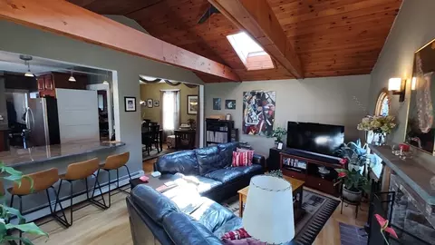 Living - 42 Freeman Ave, Everett, MA 02149 photo 3 of 4