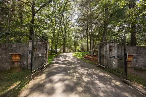 55 Parkwood Dr, Milton, MA 02186
