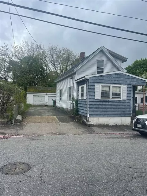 80 Manchester St, Lowell, MA 01852