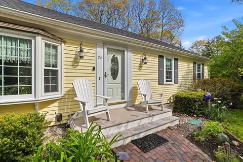 24 Starlight Dr, Marstons Mills, MA 02648
