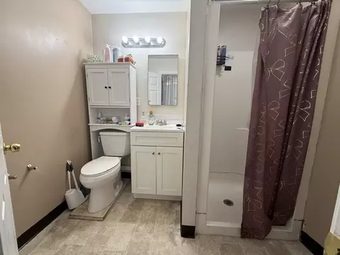 Bath - 11 Wayne St, Worcester, MA 01603 photo 2 of 5