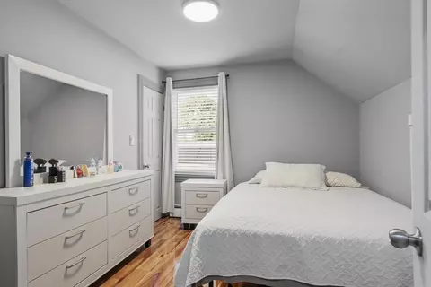 Bedroom - 11 Wayne St, Worcester, MA 01603 photo 3 of 5