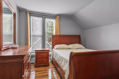 Bedroom - 11 Wayne St, Worcester, MA 01603 photo 4 of 5