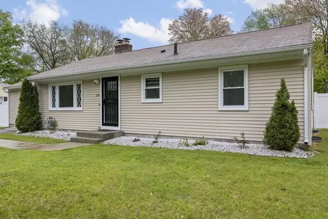 376 Hermitage Dr, Springfield, MA 01129 photo 3