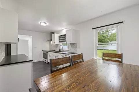 376 Hermitage Dr, Springfield, MA 01129 photo 8