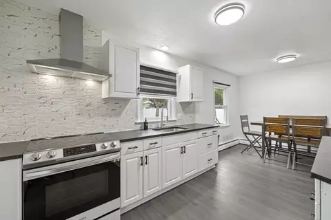 376 Hermitage Dr, Springfield, MA 01129 photo 5