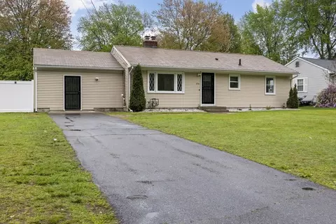 376 Hermitage Dr, Springfield, MA 01129 photo 4