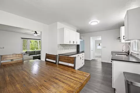 376 Hermitage Dr, Springfield, MA 01129 photo 9