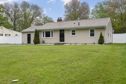 376 Hermitage Dr, Springfield, MA 01129 photo 2