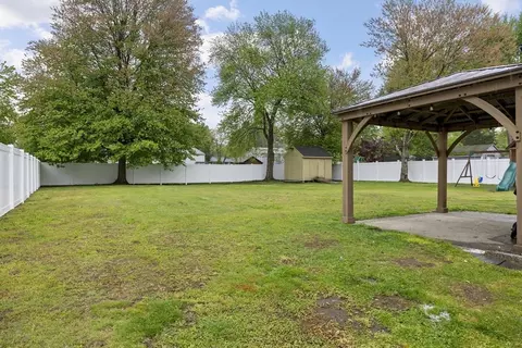 376 Hermitage Dr, Springfield, MA 01129 photo 32