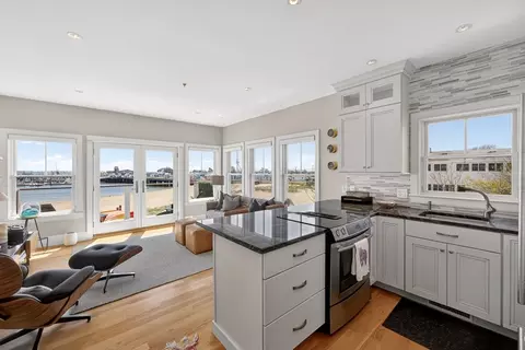 333 Commercial St # -R, Provincetown, MA 02657