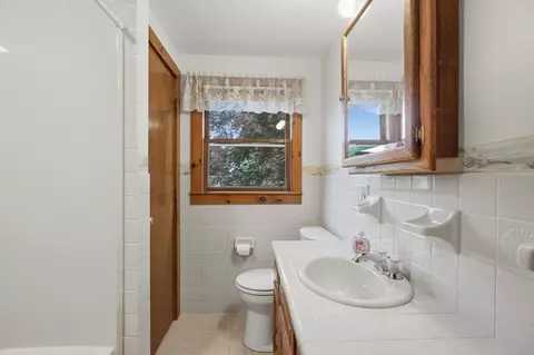 Bath - 1 Brookhaven Rd, Worcester, MA 01606 photo 1 of 2