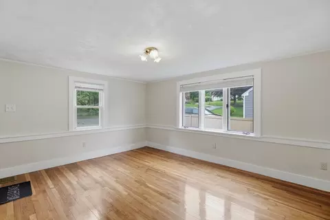 Living - 1 Brookhaven Rd, Worcester, MA 01606 photo 3 of 4