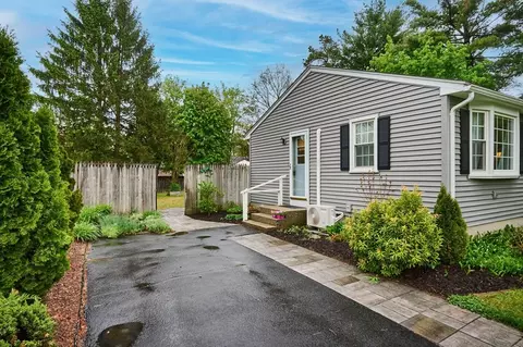 19 Beyer Dr, Easthampton, MA 01027 photo 5