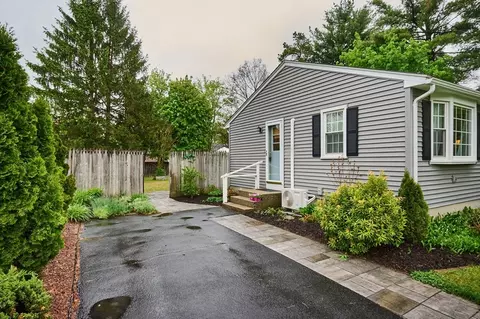 19 Beyer Dr, Easthampton, MA 01027 photo 4