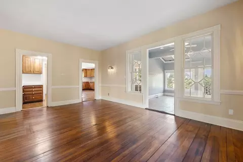 Living - 372 Ocean Ave, Marblehead, MA 01945 photo 4 of 4