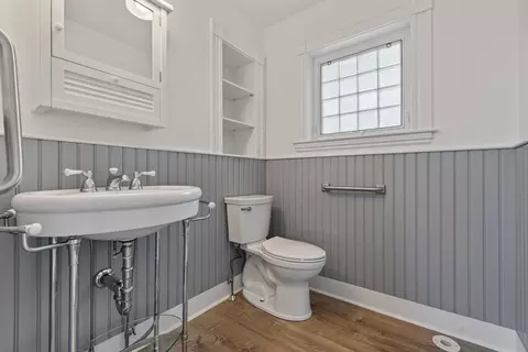 Bath - 372 Ocean Ave, Marblehead, MA 01945 photo 1 of 2