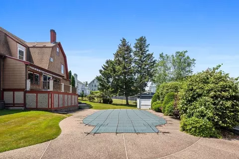 Exterior - 372 Ocean Ave, Marblehead, MA 01945 photo 4 of 4