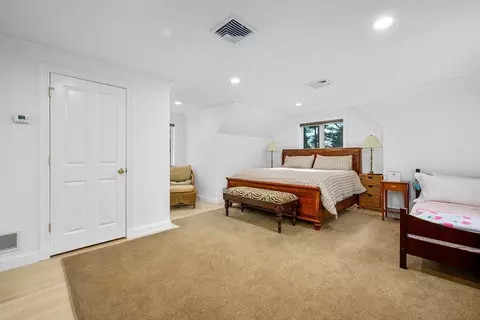 Bedroom - 131 Dunrobin Rd, Mashpee, MA 02649 photo 2 of 2