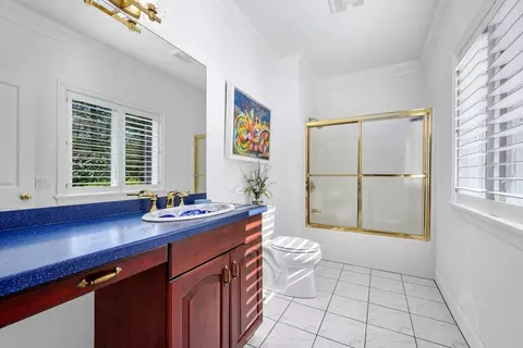 Bath - 131 Dunrobin Rd, Mashpee, MA 02649 photo 2 of 3
