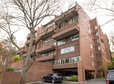 241 Perkins St #D204, Boston, MA 02130