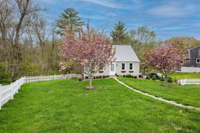 6 Michelle Ln, Mattapoisett, MA 02739
