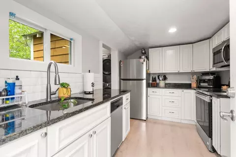 Kitchen - 7 Indian Neck Rd, Wareham, MA 02571 photo 2 of 5