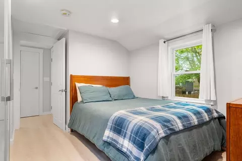 Bedroom - 7 Indian Neck Rd, Wareham, MA 02571 photo 2 of 4
