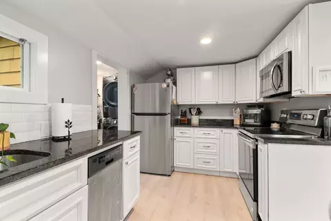 Kitchen - 7 Indian Neck Rd, Wareham, MA 02571 photo 4 of 5