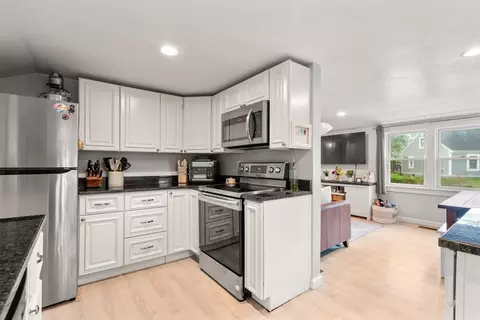 Kitchen - 7 Indian Neck Rd, Wareham, MA 02571 photo 3 of 5