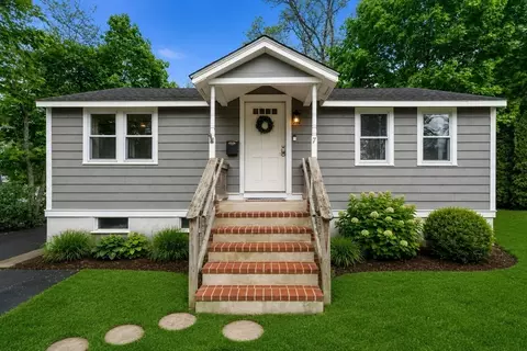 Exterior - 7 Indian Neck Rd, Wareham, MA 02571 photo 2 of 11