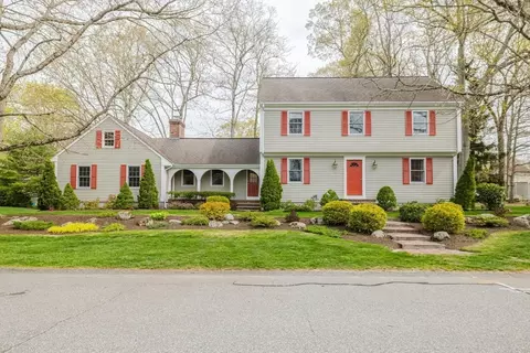 146 Colonial Dr, Somerset, MA 02726