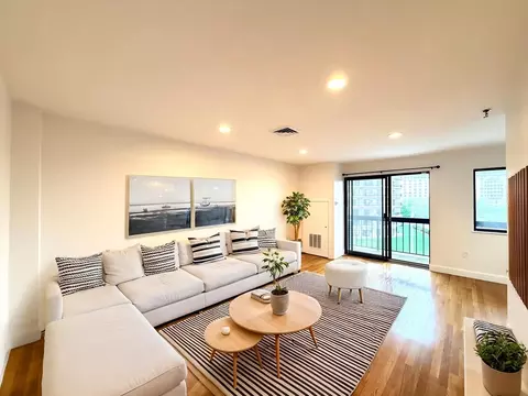 90 Quincy Shore Dr #302, Quincy, MA 02171