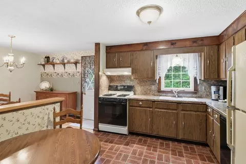 68 Deep Field Rd, Springfield, MA 01118 photo 13