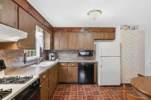 68 Deep Field Rd, Springfield, MA 01118 photo 12