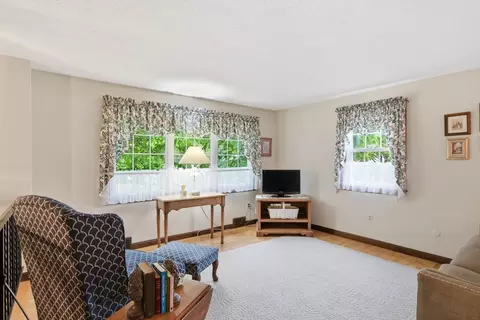 68 Deep Field Rd, Springfield, MA 01118 photo 4