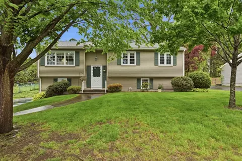 68 Deep Field Rd, Springfield, MA 01118