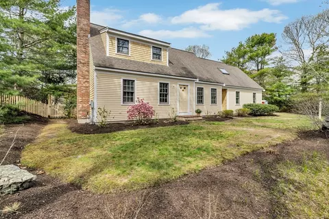 5 Quail Run Ln, Sandwich, MA 02537