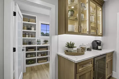 Kitchen - 18 Avon Cir, Needham, MA 02494 photo 4 of 5