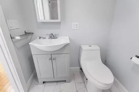 Bath - 8 Parker St #5, Everett, MA 02149 photo 2 of 3