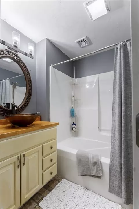 Bath - 3076 County St, Dighton, MA 02715 photo 3 of 5