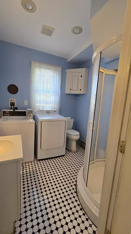 Bath - 19 Denmark St, Worcester, MA 01606 photo 3 of 5