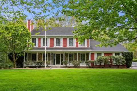 7 Maple Brook Ln, Franklin, MA 02038