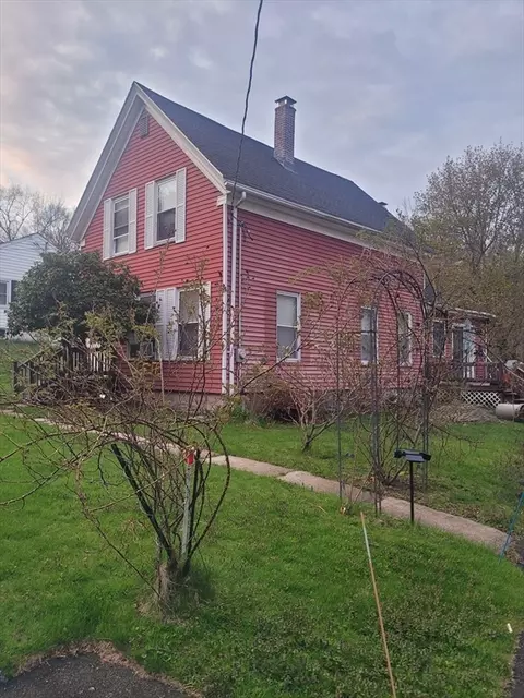 41 Linwood St, Haverhill, MA 01830