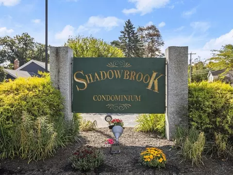 15 Shadowbrook Ln #28, Milford, MA 01757