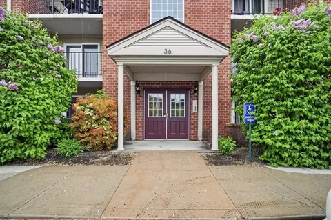 36 Maple Crest Cir #F, Holyoke, MA 01040
