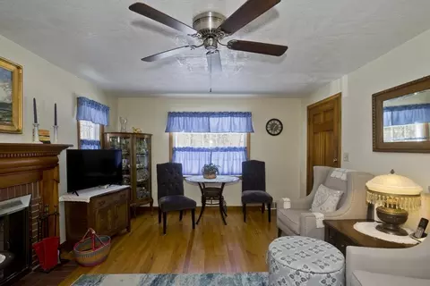Living - 854 Grayson Dr, Springfield, MA 01119 photo 4 of 4