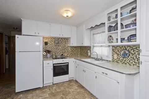 Kitchen - 854 Grayson Dr, Springfield, MA 01119 photo 1 of 6