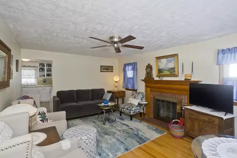 Living - 854 Grayson Dr, Springfield, MA 01119 photo 1 of 4