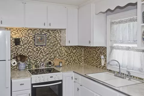 Kitchen - 854 Grayson Dr, Springfield, MA 01119 photo 3 of 6